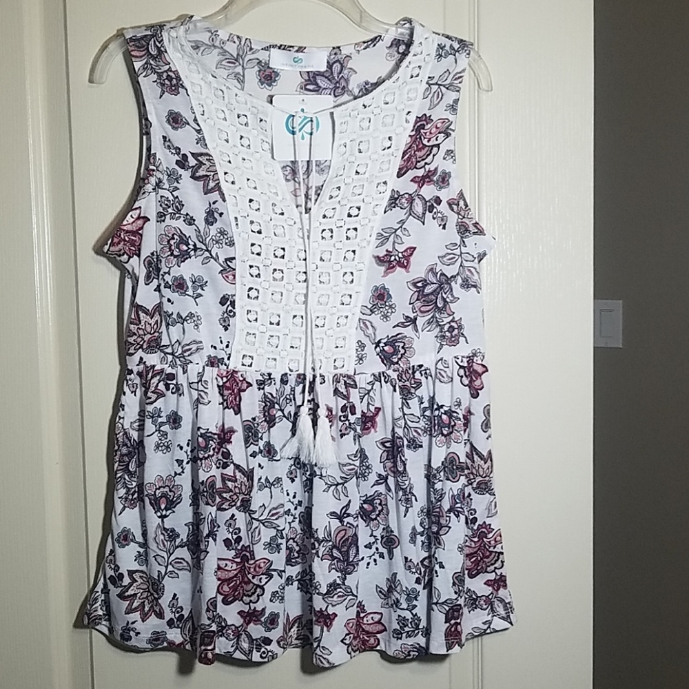 Infinity Raine Floral Tank Top - Picture 2 of 4